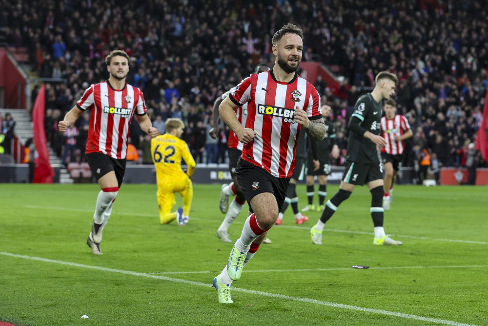 开云体育app下载官网,利物浦遭遇争议判罚，裁判组回应：执法公正，品牌必须积分.