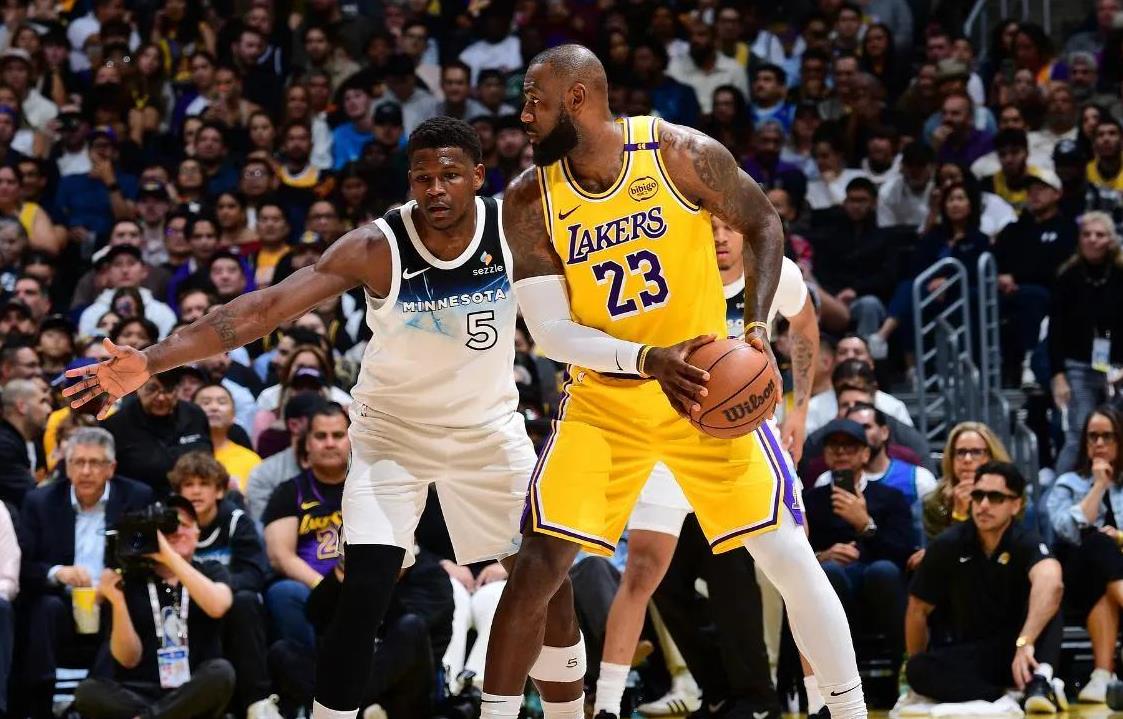 开云体育注册入口詹姆斯巅峰对决，JackeyLove与30激战曼联分钟，大胜胜负难料！(詹姆斯遇到的一阵对手)