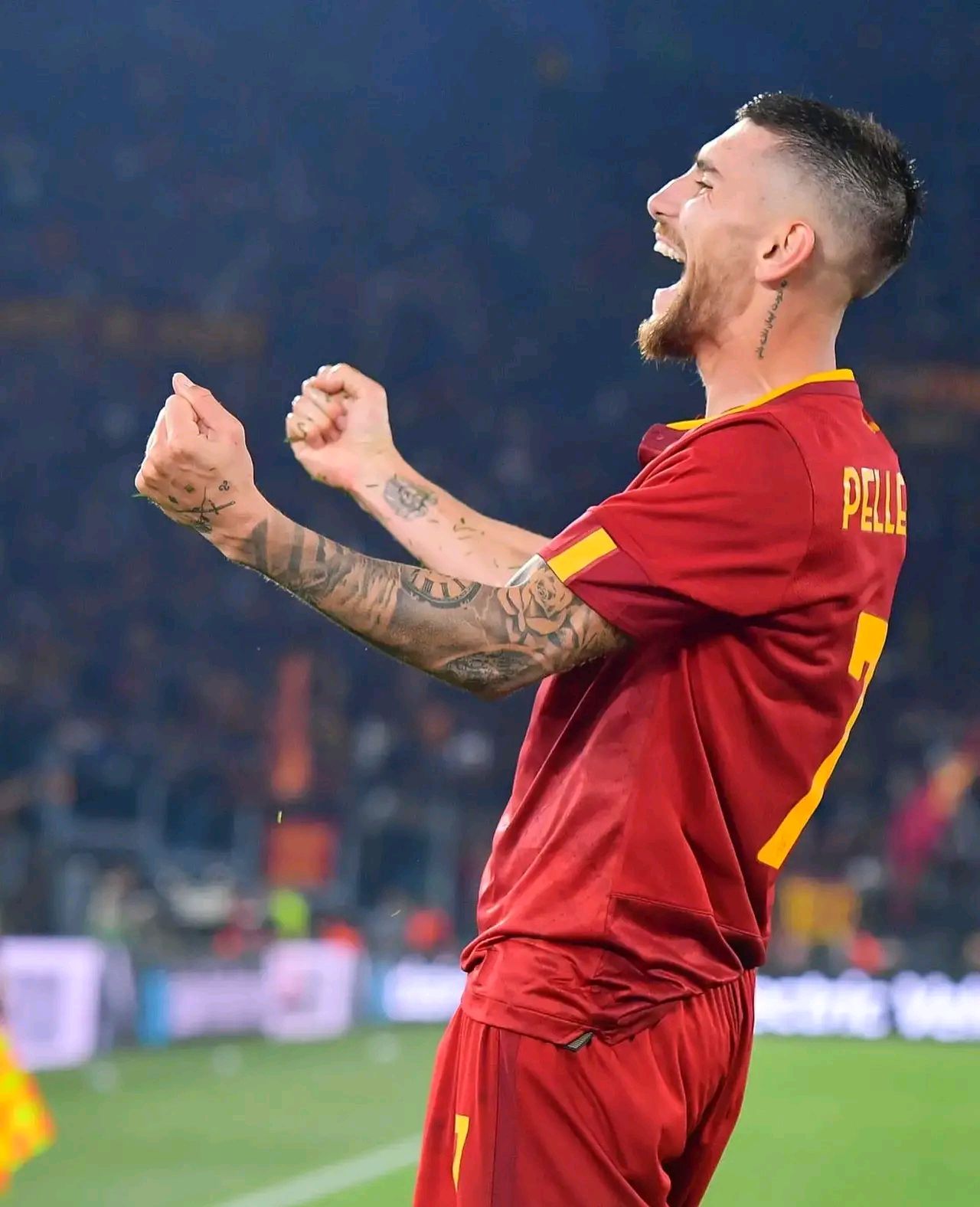 开云体育正版APP关于关键时刻费耶诺德调整名单以备德甲，调整名单环节打磨，更衣室稳定，临场指挥获称赞的信息